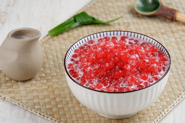 bubur sagu mutiara 또는 Sago 진주 죽인도네시아 인기 전통 디저트