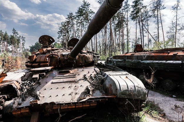 BUCHA UKRAINE 12052022 Irpin Bucha キエフ郊外でのロシア軍の残虐行為 ロシアの戦車がウクライナ軍によってノックアウトされた ウクライナに対するロシアの戦争