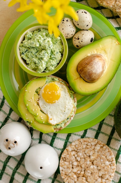 Buckwheat crispbread with cottage cheese, spinach, avocado and fried quail egg