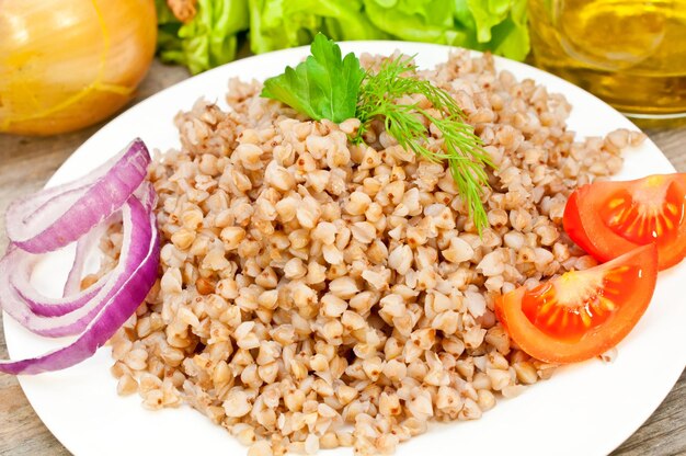 Buckwheat porridge with tomatoes and onions