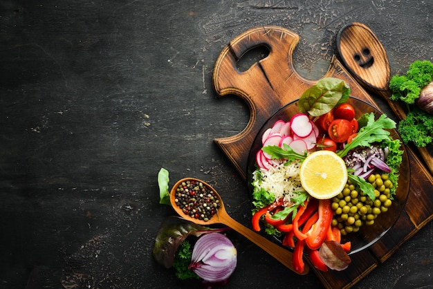 Buddha bowl gezond en uitgebalanceerd eten Rijst verse groenten Gerechten menu Gratis kopieerruimte Bovenaanzicht