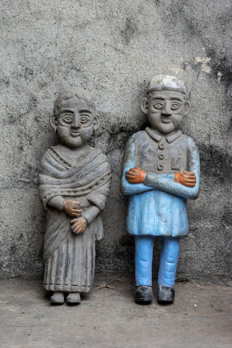 फोटो दीवार के सामने बुद्ध की मूर्ति
