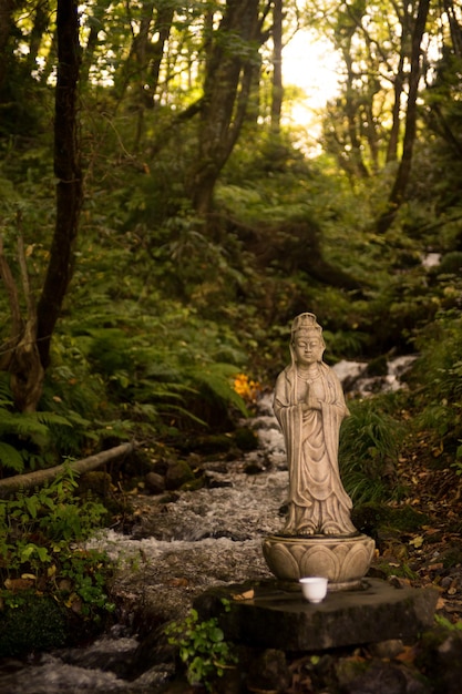 Photo buddha statue in forest