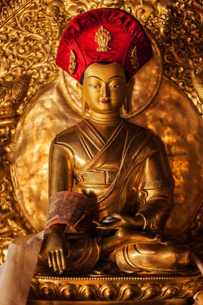 Photo buddha statue in lamayuru monastery, ladakh, india
