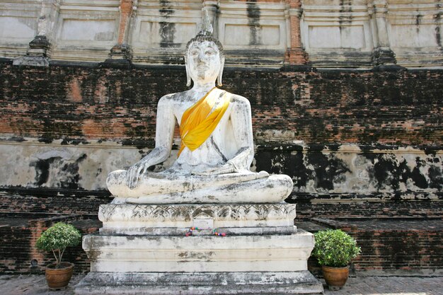 Photo buddha statue temple site ayutthaya wat yai chaimongkol thailand siam asia