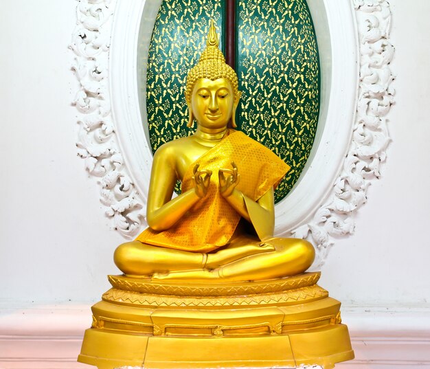 Statua di buddha nel tempio, thailandia.