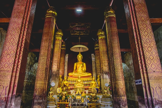 Photo buddha statue,wat yai suwannaram buddhist temple in thailand