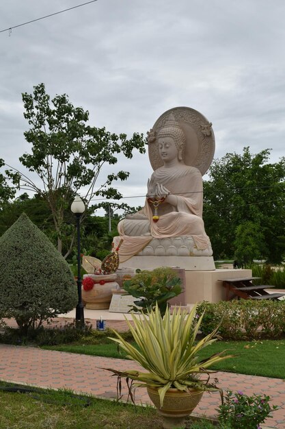 Photo buddha statues the concentration trivisuttitham temple suphanburi province thailand