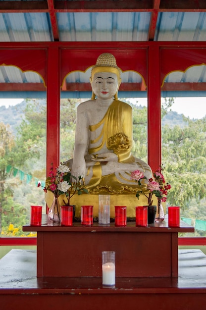 아라곤의 파닐로에 있는 다그 <unk> 카기우 불교 사원 (Dag Shang Kagyu Buddhist Temple in Panillo, Aragon, Spain) 불교 사원의 세부 사항