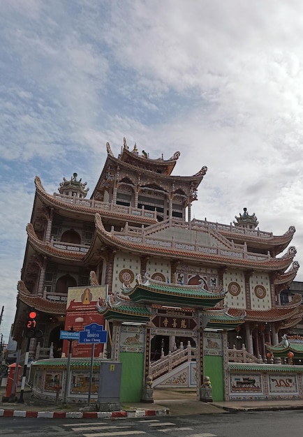 Photo buddhist temple in hat yai, thailand