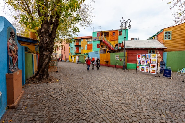 Buenos Aires, Argentinië, 29 mei 2015: Kleurrijke huizen aan de Caminito-straat in La Boca, Buenos Aires - Imagem