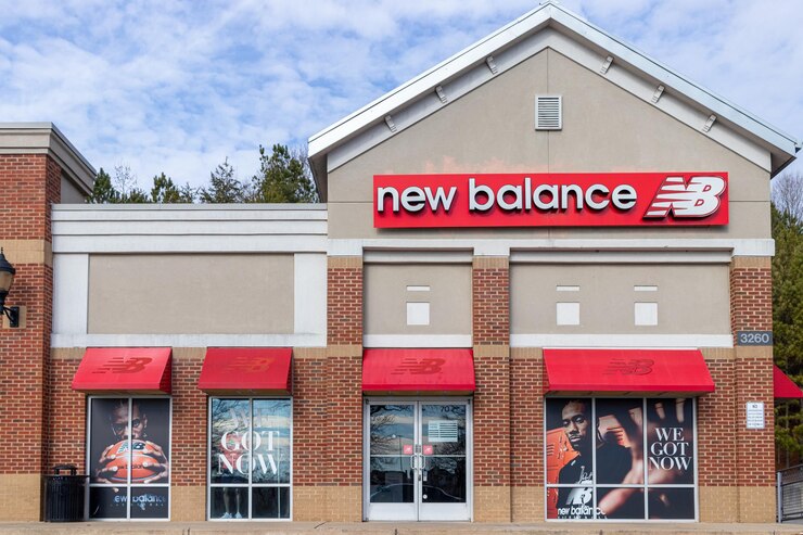 Photo buford usa jan 17th 2021 front view of the new balance store located in buford ga