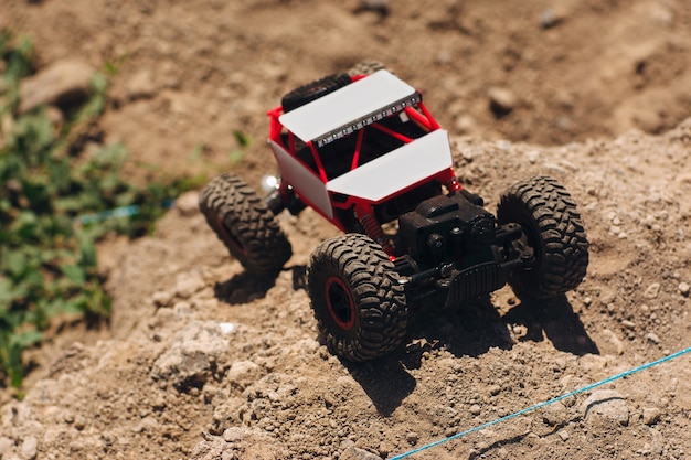 Buggy auto rijden in de woestijn