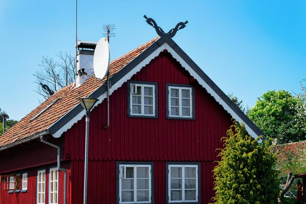 Photo building architecture in nida resort town near klaipeda in neringa in the the baltic sea and the curonian spit, in lithuania.