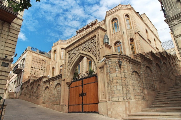 Photo the building in baku city, azerbaijan