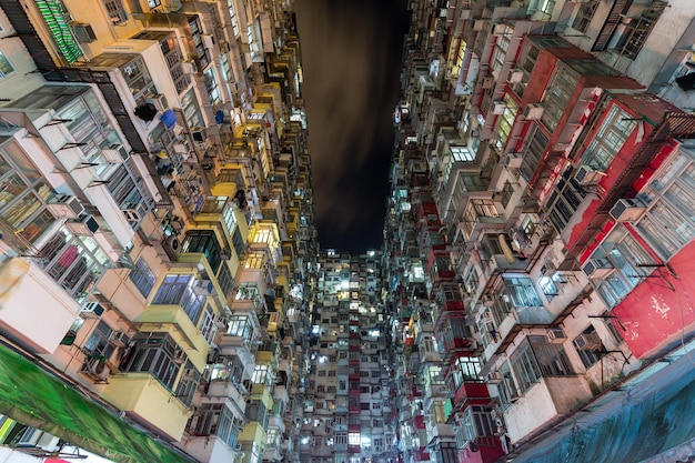 Photo building in hong kong at night