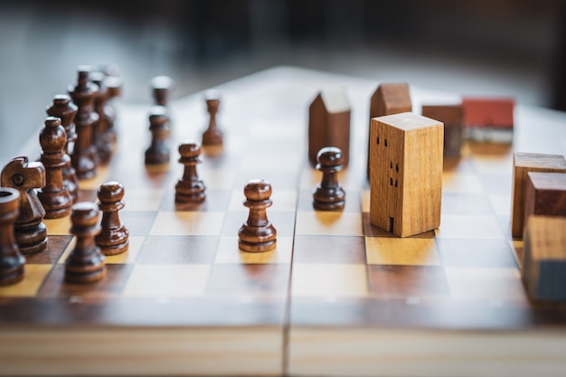 Costruzione e modelli di casa nel gioco degli scacchi, affari finanziari.