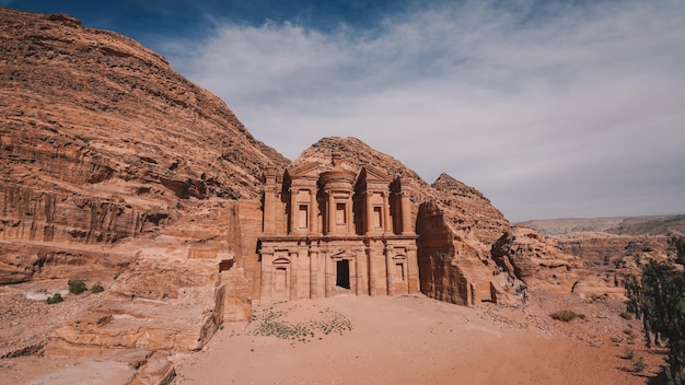 Foto la costruzione del monastero di petra