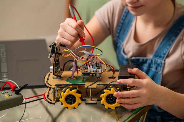 building a motorized robot car with circuit testing