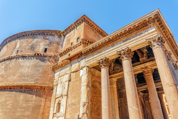 Photo building of the pantheonis a former roman temple now a church in rome italy