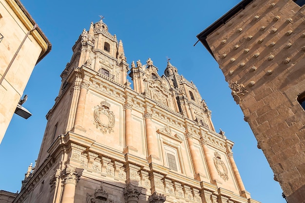La Clerencia Salamanca Spain이라고 불리는 예수회 성령의 왕립 대학 건물