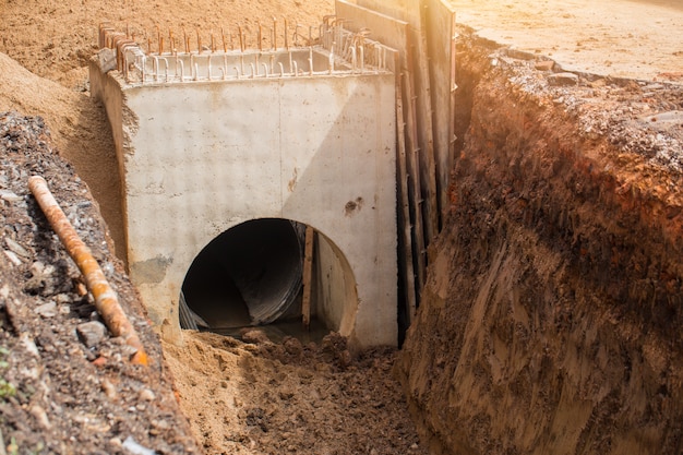 写真 地下排水管の建設