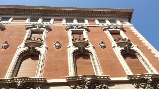 A building with a balcony and a balcony with balconies.