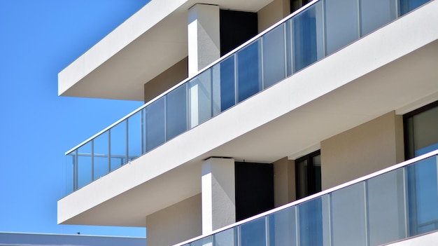 a building with a balcony that says " new " on the top.