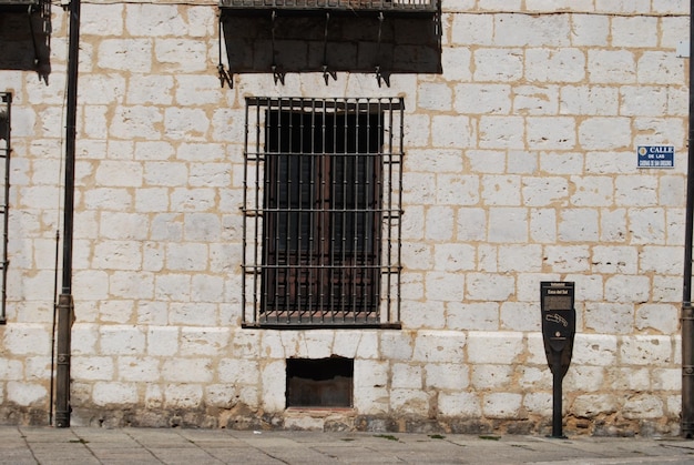 a building with a sign that says  no parking  on it