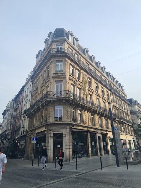 A building with a sign on the top that says " paris "