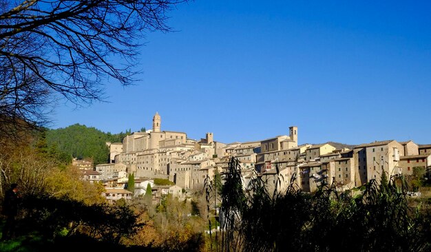 Foto edifici contro il cielo blu