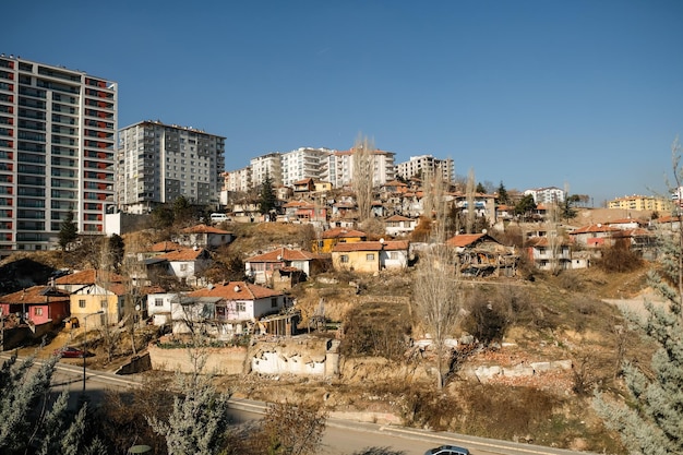 Photo buildings in city against clear blue sky