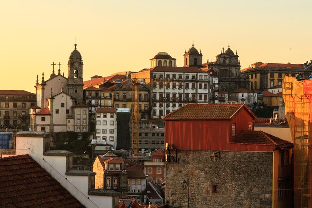 Photo buildings in city against clear sky