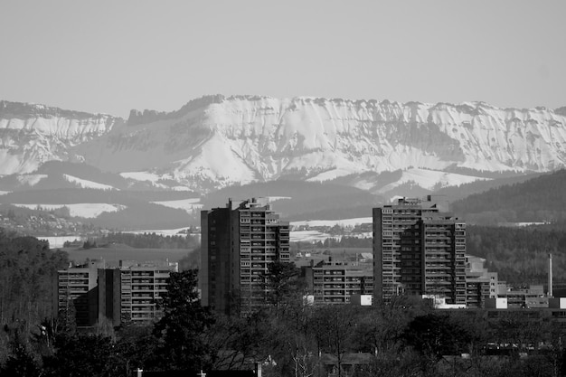 Photo buildings in city against clear sky