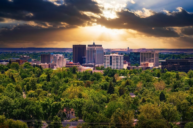 Photo buildings in city against sky during sunset