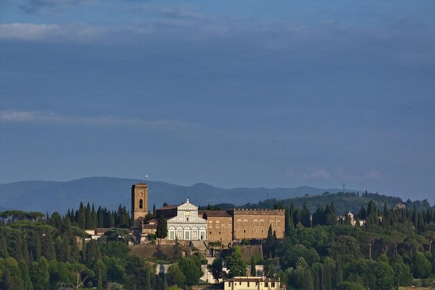 Foto edifici in città contro il cielo