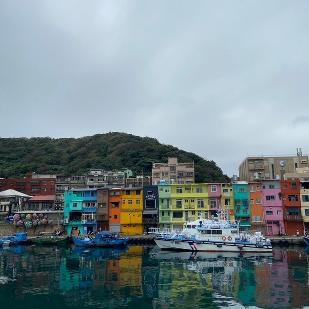 Foto edifici in città contro il cielo