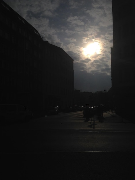 Photo buildings in city at sunset