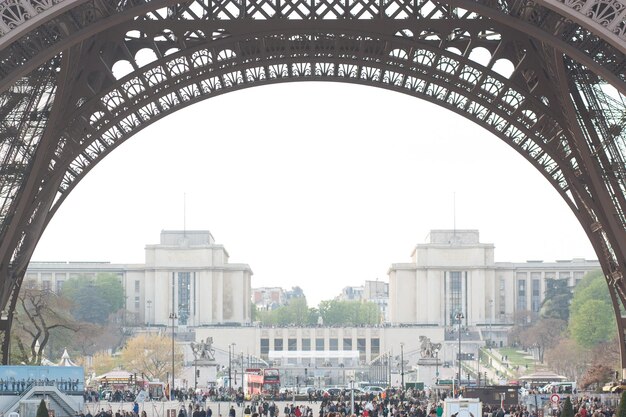 Photo buildings in a city viewed from an eiffel tower