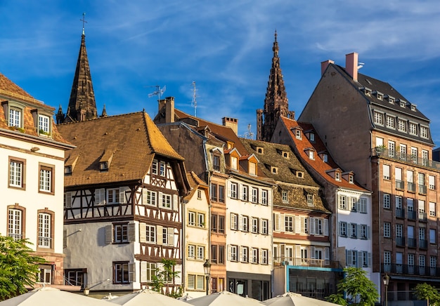 Edifici sulla piazza kleber a strasburgo, alsazia, francia