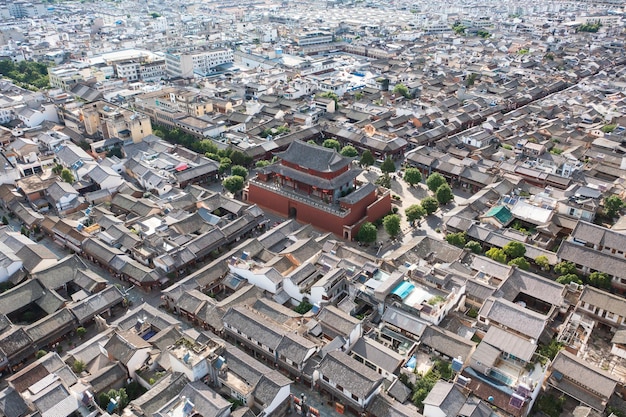 中国雲南省威山の建物と風景