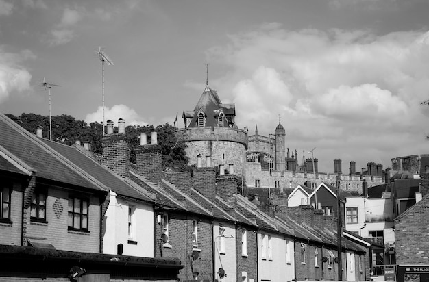 Photo buildings in town against sky