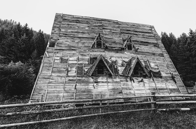 Photo built structure against clear sky