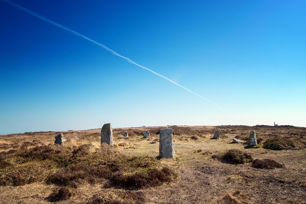 Foto struttura costruita sul campo contro un cielo blu limpido