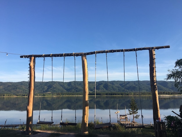 Foto struttura costruita sul campo contro un cielo limpido