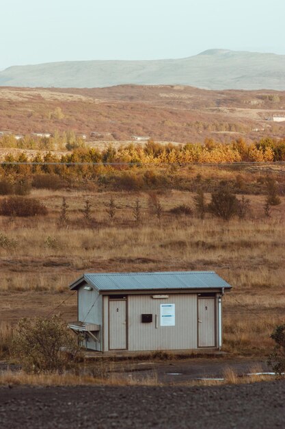 Photo built structure on field against sky