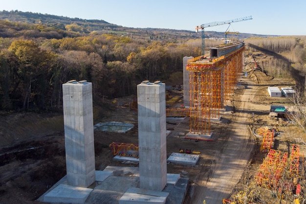 Foto struttura costruita sul paesaggio contro il cielo