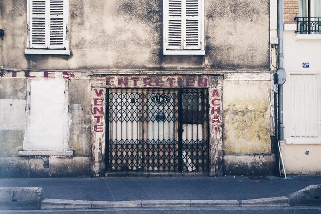 Photo built structure with closed gate