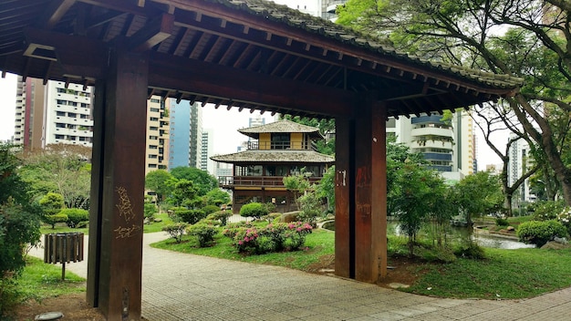 Photo built structure with trees in background