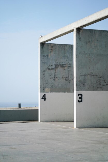 Foto strutture costruite contro il cielo